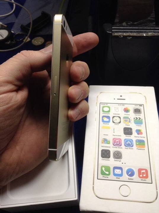 Apple iPhone 5s 16GB--$250 USD