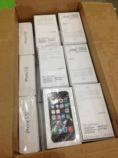 Apple iPhone 5s 64GB Gold and Samsung Galaxy S5